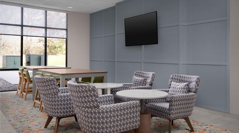 <b>Hampton Inn Crossville Lobby</b>. Images powered by <a href="https://iceportal.shijigroup.com/" title="IcePortal" target="_blank">IcePortal</a>.