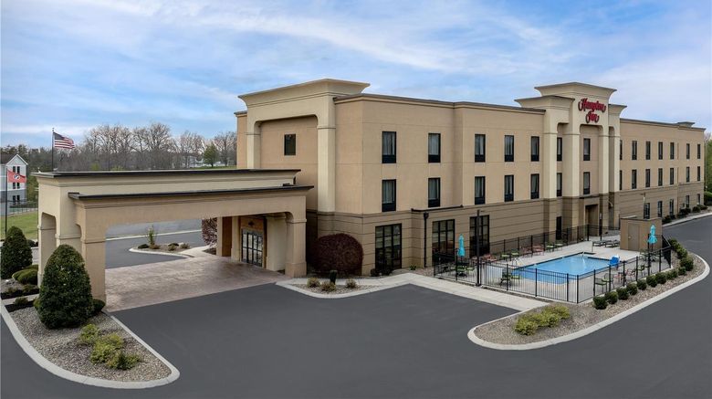 <b>Hampton Inn Crossville Exterior</b>. Images powered by <a href="https://iceportal.shijigroup.com/" title="IcePortal" target="_blank">IcePortal</a>.