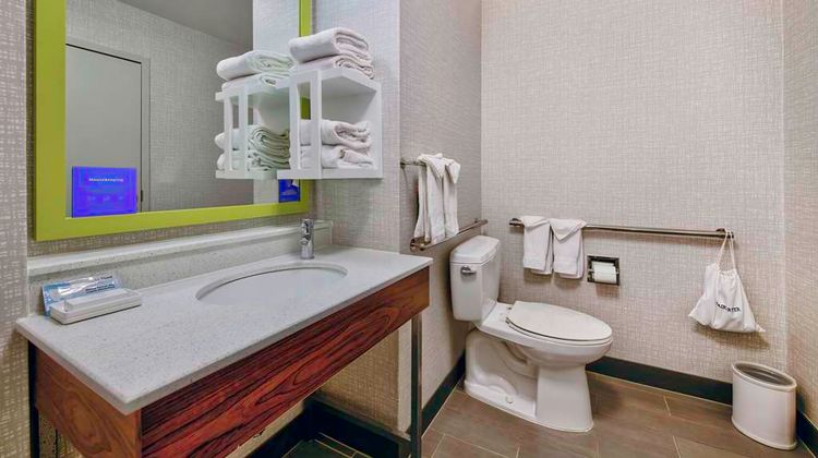 Hampton Inn Cortland Room