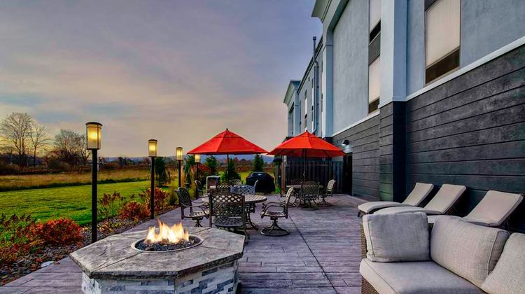 Hampton Inn Cortland Exterior