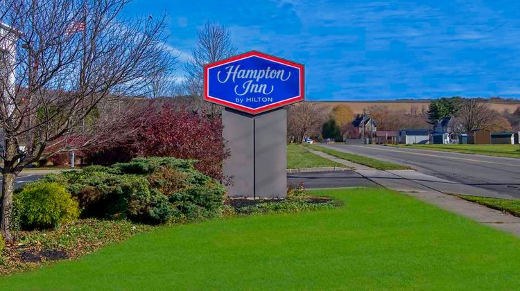 Hampton Inn Cortland Exterior