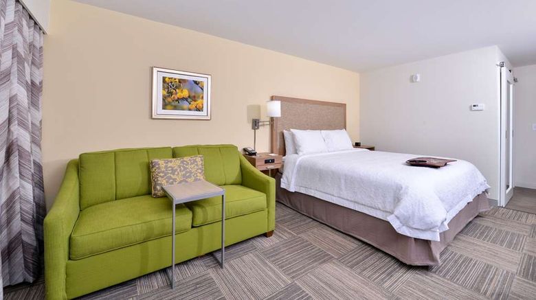 <b>Hampton Inn Cartersville Room</b>. Images powered by <a href="https://iceportal.shijigroup.com/" title="IcePortal" target="_blank">IcePortal</a>.