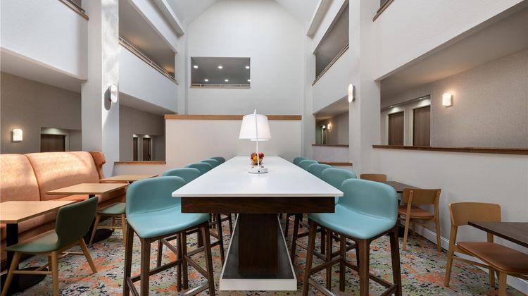 Hampton Inn Cartersville Lobby