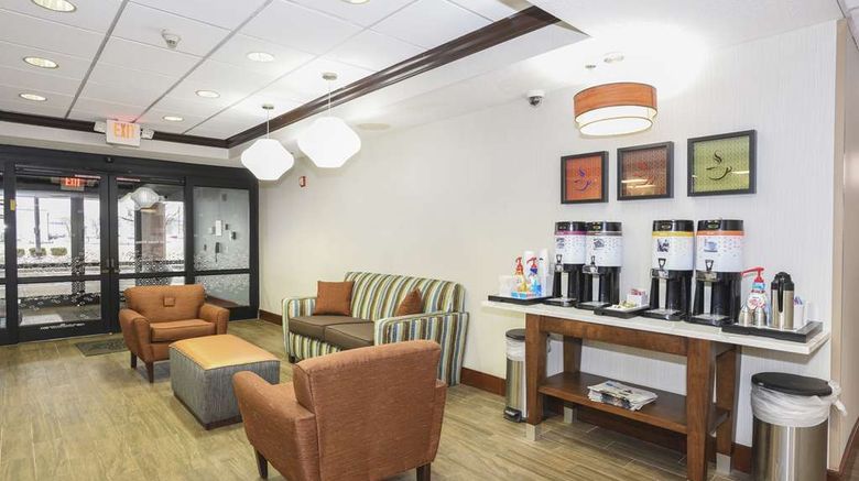 <b>Hampton Inn Eastgate Lobby</b>. Images powered by <a href="https://iceportal.shijigroup.com/" title="IcePortal" target="_blank">IcePortal</a>.