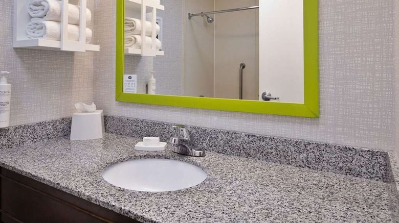 <b>Hampton Inn Fairfield Room</b>. Images powered by <a href="https://iceportal.shijigroup.com/" title="IcePortal" target="_blank">IcePortal</a>.