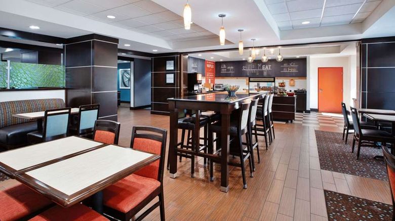 <b>Hampton Inn Fairfield Restaurant</b>. Images powered by <a href="https://iceportal.shijigroup.com/" title="IcePortal" target="_blank">IcePortal</a>.