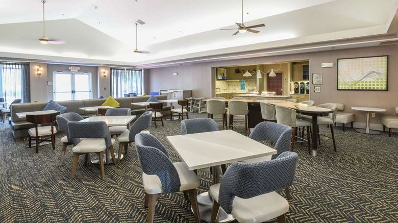 <b>Homewood Stes by Hilton Cincinnati Apt S Lobby</b>. Images powered by <a href="https://iceportal.shijigroup.com/" title="IcePortal" target="_blank">IcePortal</a>.
