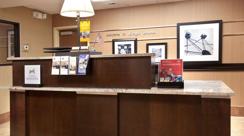 <b>Hampton Inn Cincinnati-Kings Island Lobby</b>. Images powered by <a href="https://iceportal.shijigroup.com/" title="IcePortal" target="_blank">IcePortal</a>.