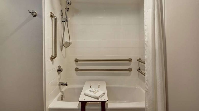 <b>Hampton Inn Cincinnati South Room</b>. Images powered by <a href="https://iceportal.shijigroup.com/" title="IcePortal" target="_blank">IcePortal</a>.
