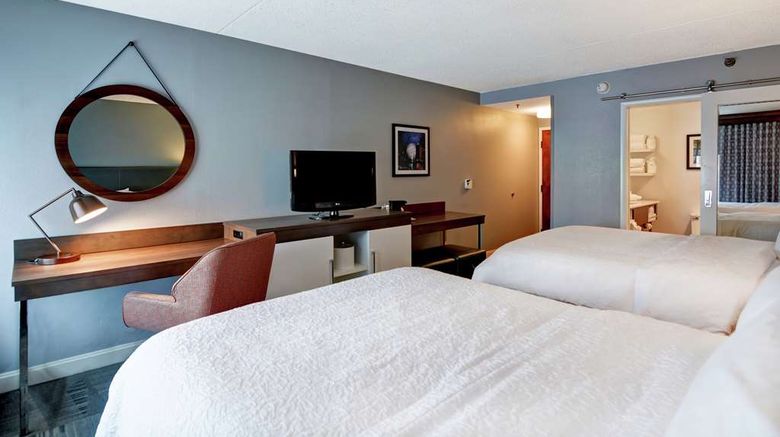<b>Hampton Inn Cincinnati South Room</b>. Images powered by <a href="https://iceportal.shijigroup.com/" title="IcePortal" target="_blank">IcePortal</a>.