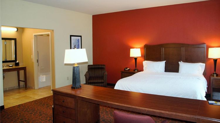 Hampton Inn & Suites Uptown-University Room
