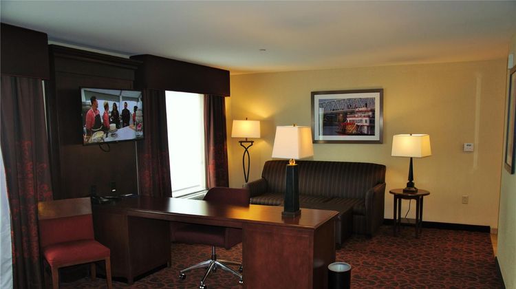 Hampton Inn & Suites Uptown-University Room