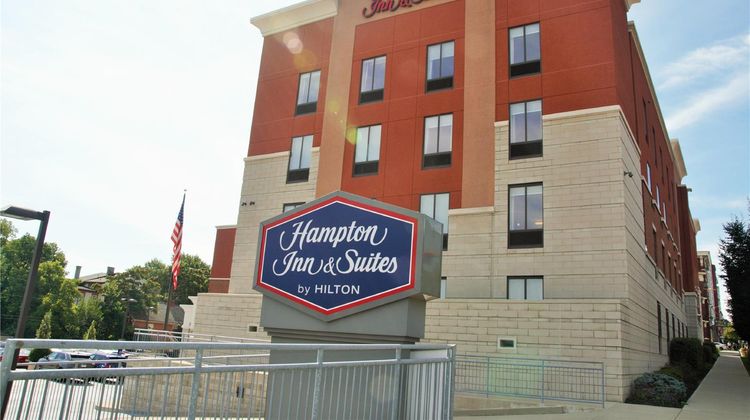 Hampton Inn & Suites Uptown-University Exterior