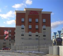 Hampton Inn & Suites Uptown-University Exterior