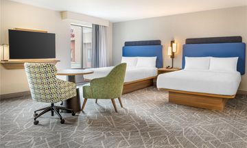 Hampton Inn & Suites Uptown-University