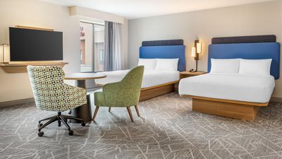 Hampton Inn & Suites Uptown-University