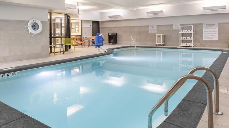 Hampton Inn & Suites Uptown-University Pool
