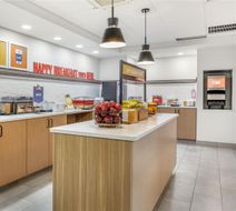 Hampton Inn & Suites Uptown-University Restaurant