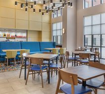 Hampton Inn & Suites Uptown-University Lobby