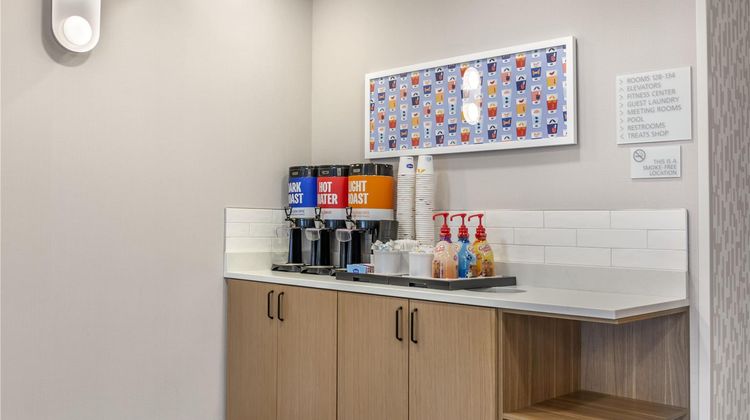 Hampton Inn & Suites Uptown-University Restaurant