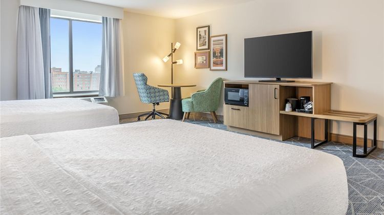Hampton Inn & Suites Uptown-University Room