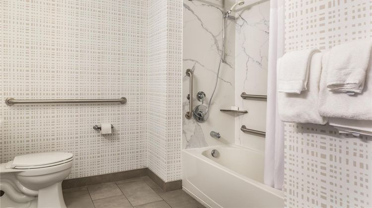 Hampton Inn & Suites Uptown-University Room