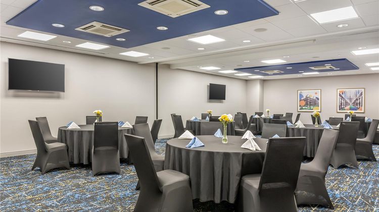 Hampton Inn & Suites Uptown-University Meeting