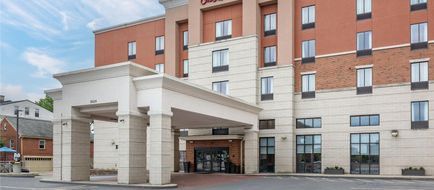 Hampton Inn & Suites Uptown-University Exterior