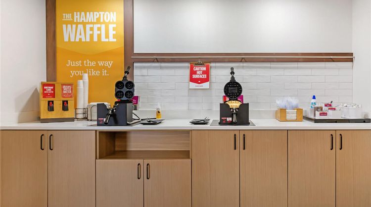 Hampton Inn & Suites Uptown-University Restaurant