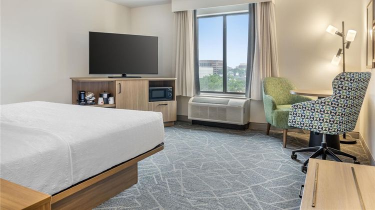 Hampton Inn & Suites Uptown-University Room