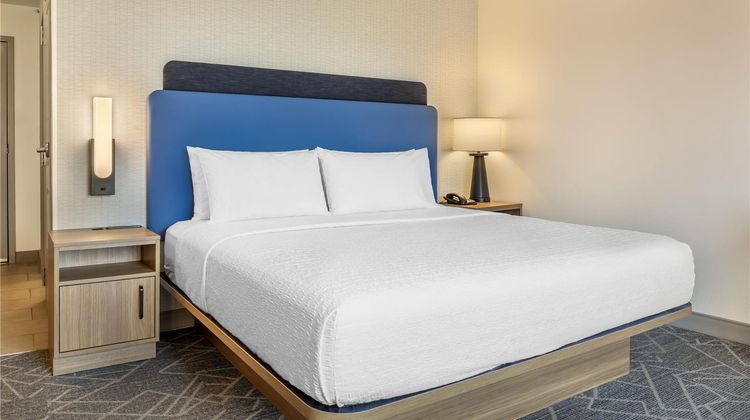 Hampton Inn & Suites Uptown-University Room