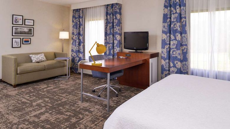 <b>Hampton Inn & Suites Wilmington Room</b>. Images powered by <a href="https://iceportal.shijigroup.com/" title="IcePortal" target="_blank">IcePortal</a>.