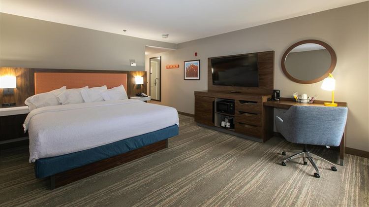 Hampton Inn & Suites Wilder Room