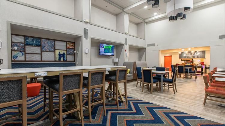 Hampton Inn & Suites Wilder Lobby
