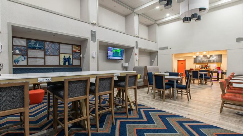 <b>Hampton Inn & Suites Wilder Lobby</b>. Images powered by <a href="https://iceportal.shijigroup.com/" title="IcePortal" target="_blank">IcePortal</a>.