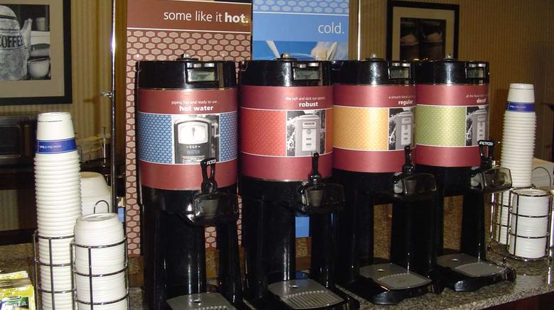 <b>Hampton Inn Cleveland Restaurant</b>. Images powered by <a href="https://iceportal.shijigroup.com/" title="IcePortal" target="_blank">IcePortal</a>.