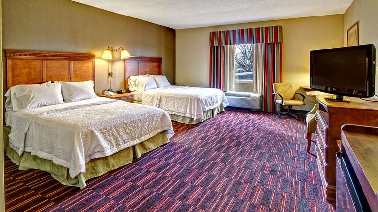 <b>Hampton Inn Cleveland Room</b>. Images powered by <a href="https://iceportal.shijigroup.com/" title="IcePortal" target="_blank">IcePortal</a>.