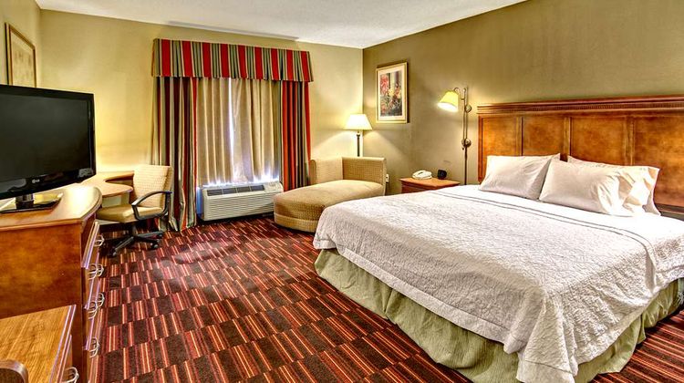 Hampton Inn Cleveland Room