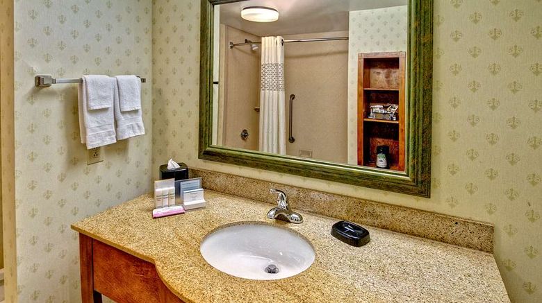<b>Hampton Inn Cleveland Room</b>. Images powered by <a href="https://iceportal.shijigroup.com/" title="IcePortal" target="_blank">IcePortal</a>.