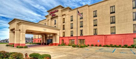 Hampton Inn Cleveland Exterior