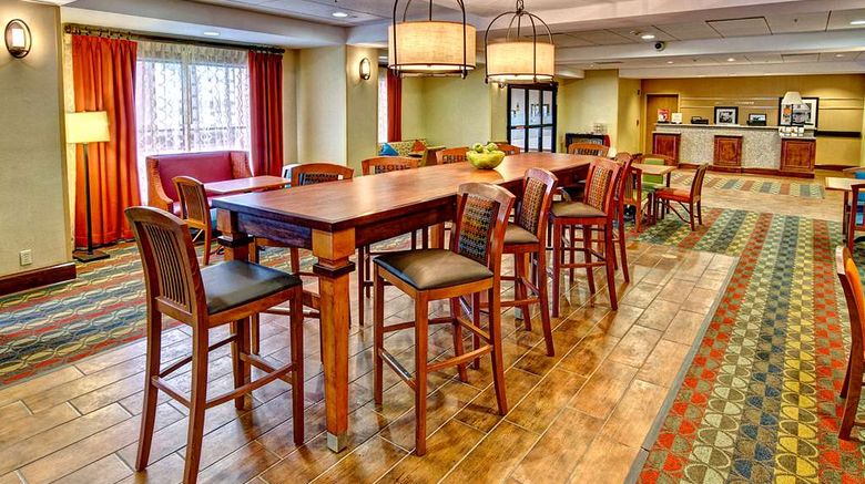 <b>Hampton Inn Cleveland Lobby</b>. Images powered by <a href="https://iceportal.shijigroup.com/" title="IcePortal" target="_blank">IcePortal</a>.