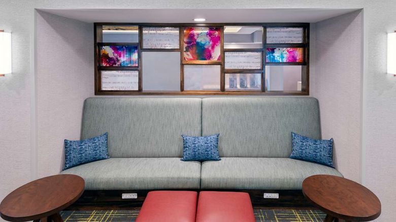 <b>Hampton Inn Coventry-Warwick Area Lobby</b>. Images powered by <a href="https://iceportal.shijigroup.com/" title="IcePortal" target="_blank">IcePortal</a>.