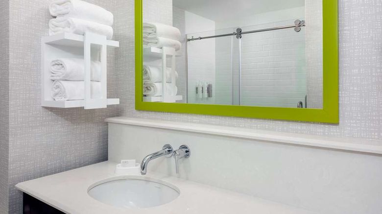 <b>Hampton Inn Coventry-Warwick Area Room</b>. Images powered by <a href="https://iceportal.shijigroup.com/" title="IcePortal" target="_blank">IcePortal</a>.