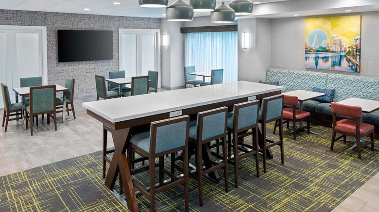<b>Hampton Inn Coventry-Warwick Area Lobby</b>. Images powered by <a href="https://iceportal.shijigroup.com/" title="IcePortal" target="_blank">IcePortal</a>.