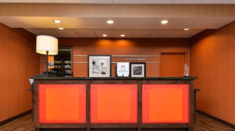 Hampton Inn - Clinton Lobby