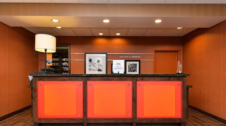 <b>Hampton Inn - Clinton Lobby</b>. Images powered by <a href="https://iceportal.shijigroup.com/" title="IcePortal" target="_blank">IcePortal</a>.