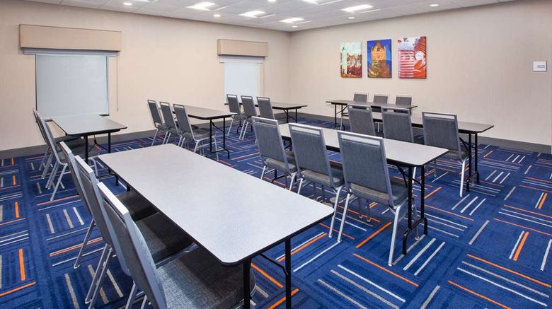 <b>Hampton Inn - Clinton Meeting</b>. Images powered by <a href="https://iceportal.shijigroup.com/" title="IcePortal" target="_blank">IcePortal</a>.