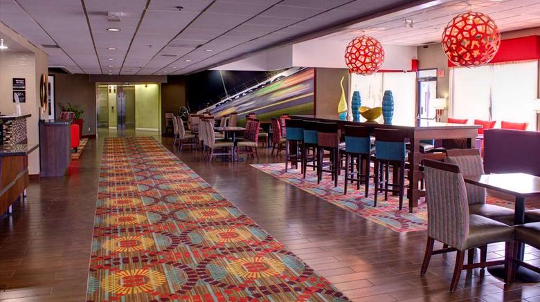 <b>Hampton Inn Daytona Speedway-Airport Lobby</b>. Images powered by <a href="https://iceportal.shijigroup.com/" title="IcePortal" target="_blank">IcePortal</a>.