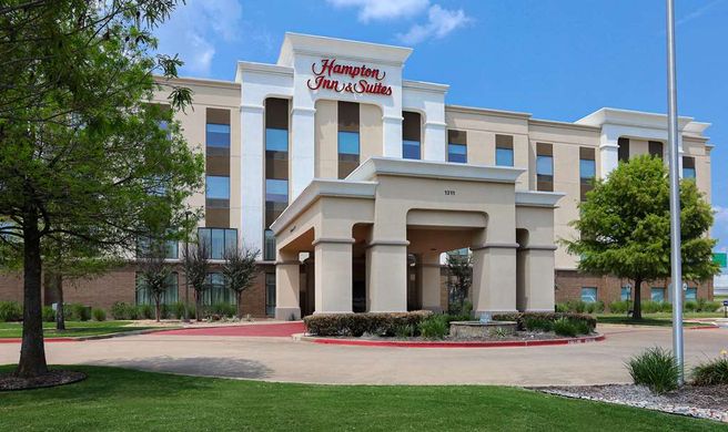 Hampton Inn & Suites Dallas Exterior