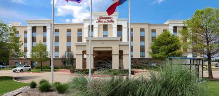 Hampton Inn & Suites Dallas Exterior